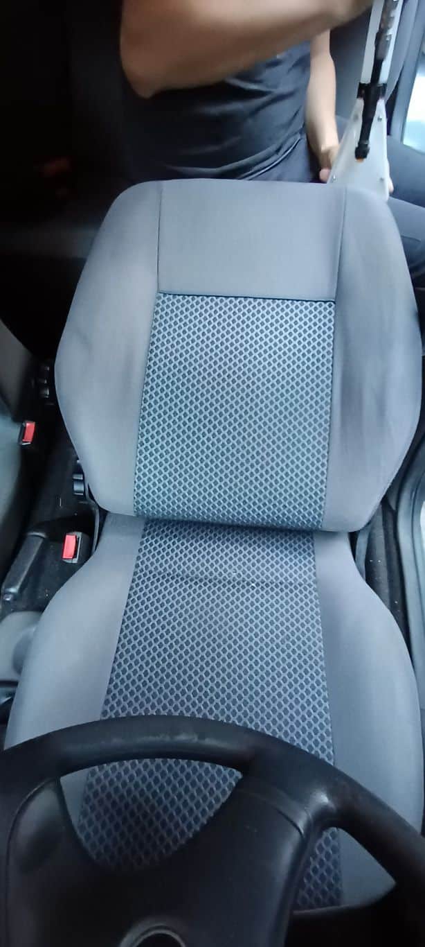 Interior del auto impecable tras el detailing